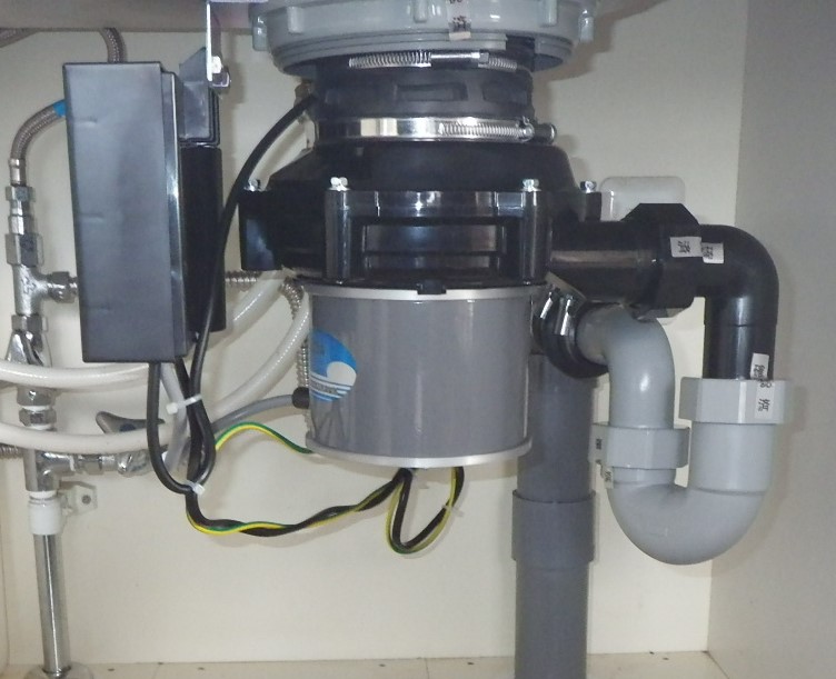 本体からの漏水による交換工事