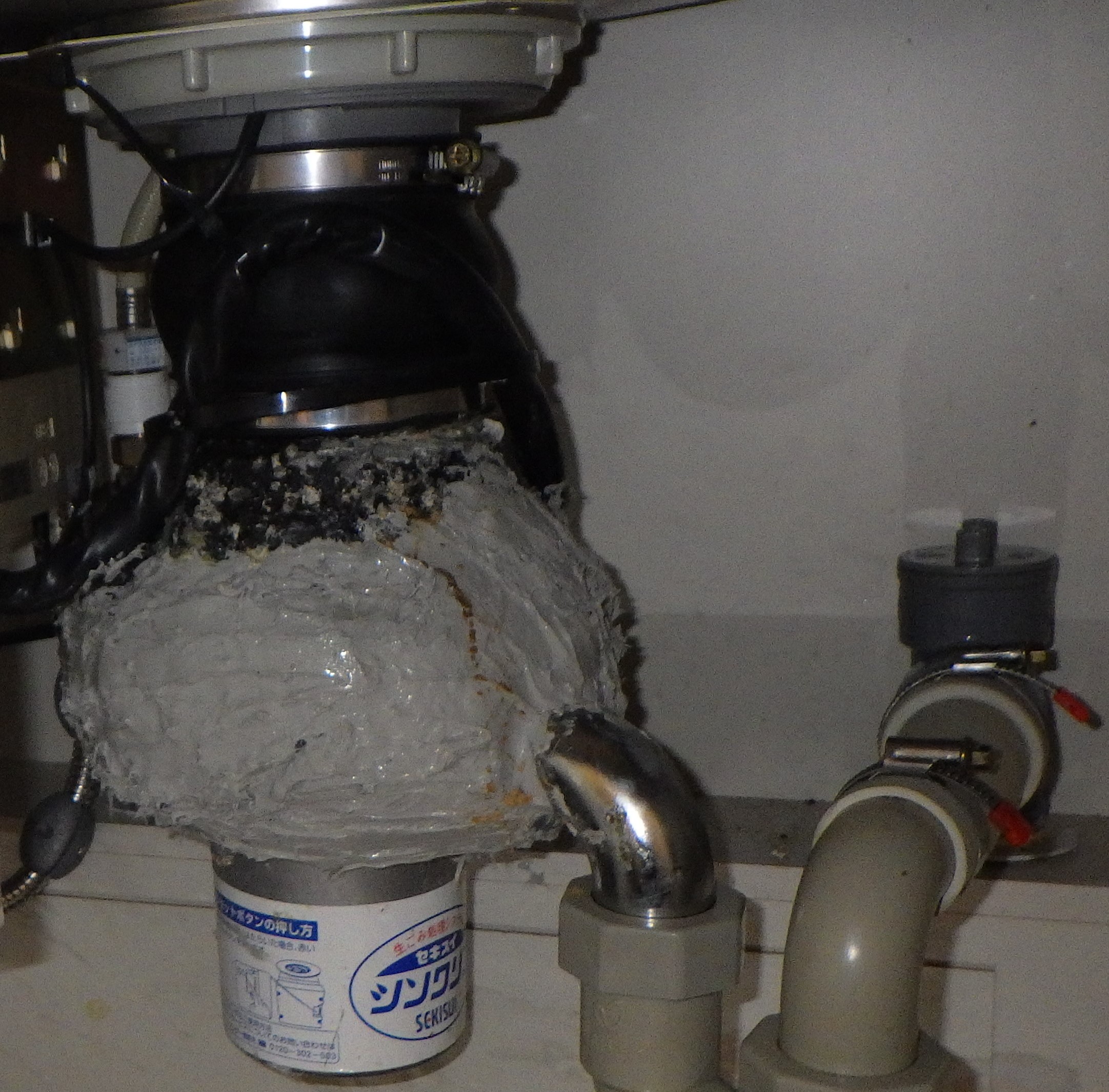 本体からの漏水による交換工事