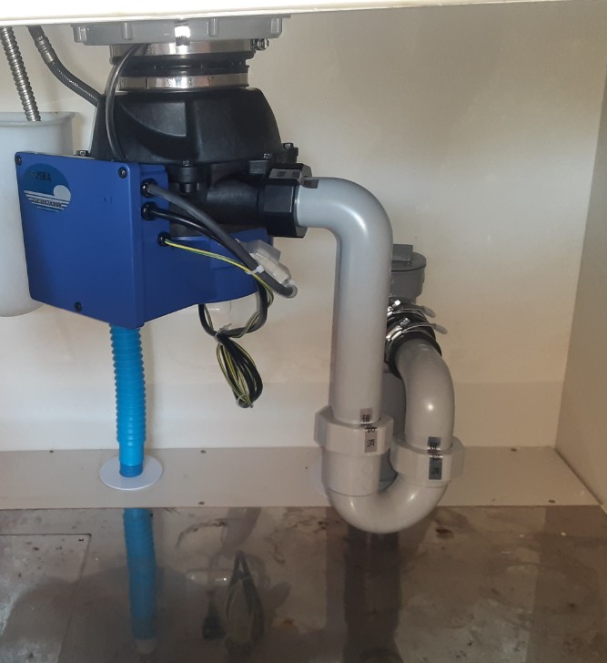 フロム工業　ディスポーザの交換工事