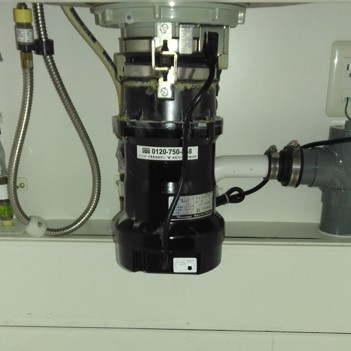 安永エアポンプ　ディスポーザの交換工事