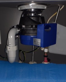 フロム工業　ディスポーザの交換工事